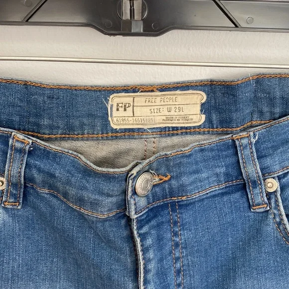 Free People Shark Bite Jeans size 29 L - Picture 3 of 6